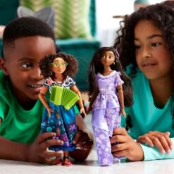 Disney Mirabel Singing Doll – Encanto -Disney 6002059731814 6